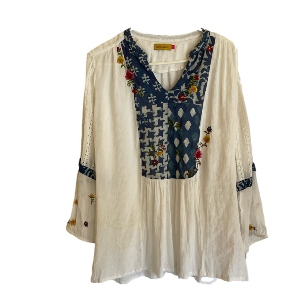 Beautiful blouse in the size of medium